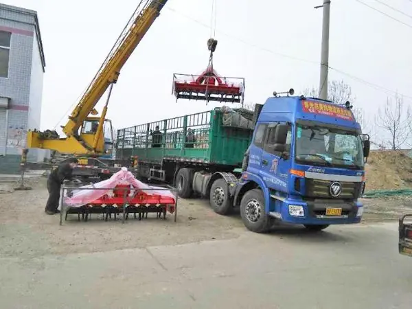 Chargement des machines dans les conteneurs